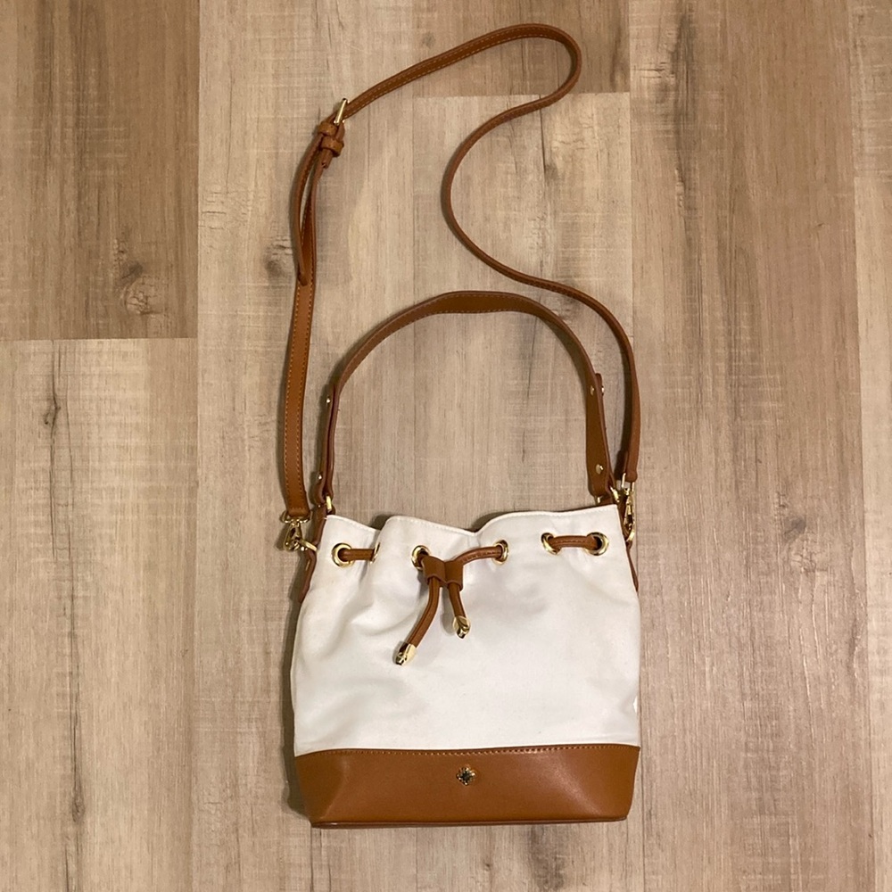 Crown & Ivy white canvas two toned drawstring crossbody